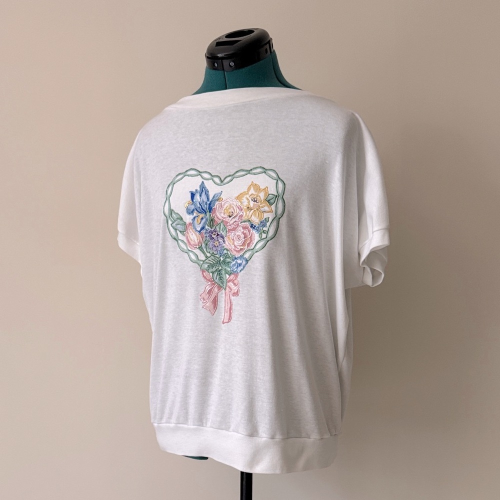 🟢 5/$25 - Vintage Grannycore Cottagecore Puff Paint Floral Heart T-Shirt